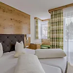 Hotel Enzian Paznaun 3*