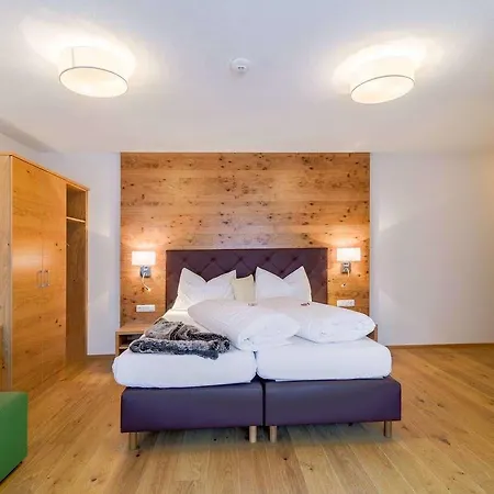 Hotel Enzian Paznaun See