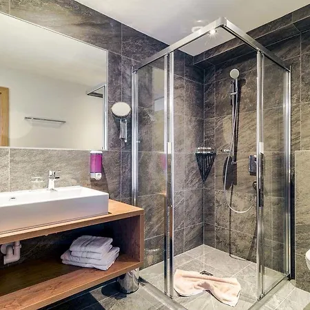 Enzian Paznaun Hotel