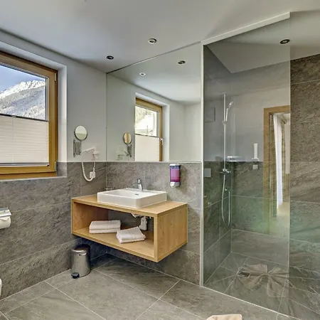Hotel Enzian Paznaun 3*