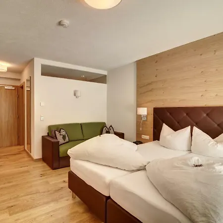 Hotel Enzian Paznaun 3*