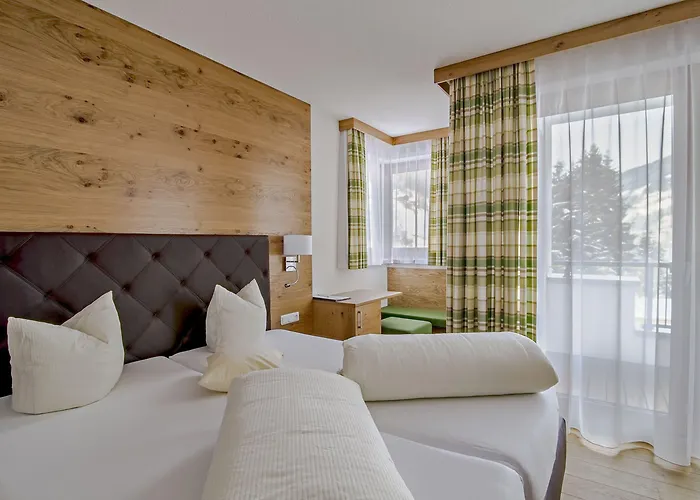 Hotel Enzian Paznaun 3*