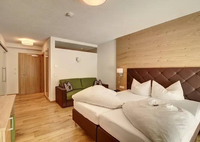 Hotel Enzian Paznaun 3*